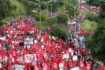 Miles de partidarios del presidente venezolano Hugo Chvez protestan en Caracas contra Estados Unidos.