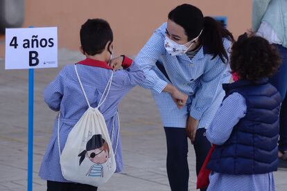 Alumnos del Colegio Corazonistas de Valladolid durante su primer día de clase del curso 2020-21.