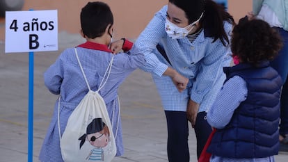 Alumnos del Colegio Corazonistas de Valladolid durante su primer día de clase del curso 2020-21.