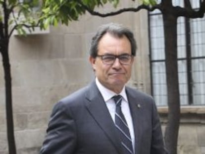 GRA070. BARCELONA, 22/04/2014.- El presidente de la Generalitat, Artur Mas, a su llegada a la reuni&oacute;n de su Govern, celebrada hoy en el Palau de la Generalitat. EFE/Toni Garriga