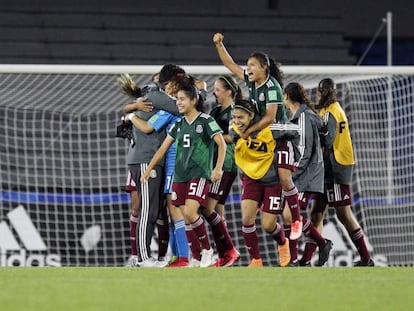 El equipo de México celebra su pase a la final. 