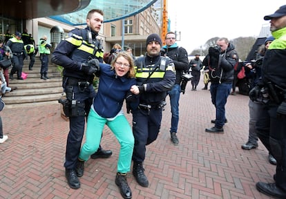 Protesta en la sede de La Haya de la petrolera Shell el pasado enero.