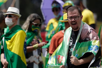 Apoiadores do presidente Jair Bolsonaro em ato para lembrar o golpe de 1964, em Brasília, nesta quarta.