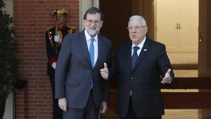  Mariano Rajoy con el presidente israel&iacute;, Reuven Rivlin, durante su encuentro en la Moncloa. 