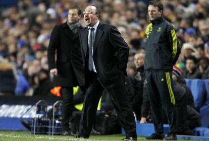 Benítez da instrucciones durante el partido.