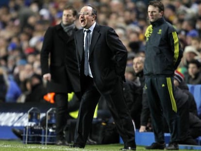 Benítez da instrucciones durante el partido.