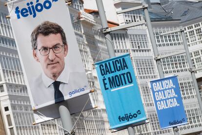 Carteles electorales del candidato a la presidencia de la Xunta de Galicia, Alberto Núñez Feijóo.