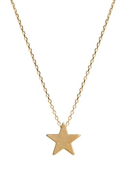 Para un look sencillo puedes optar por este collar largo con estrella de Orelia (14,22 euros).