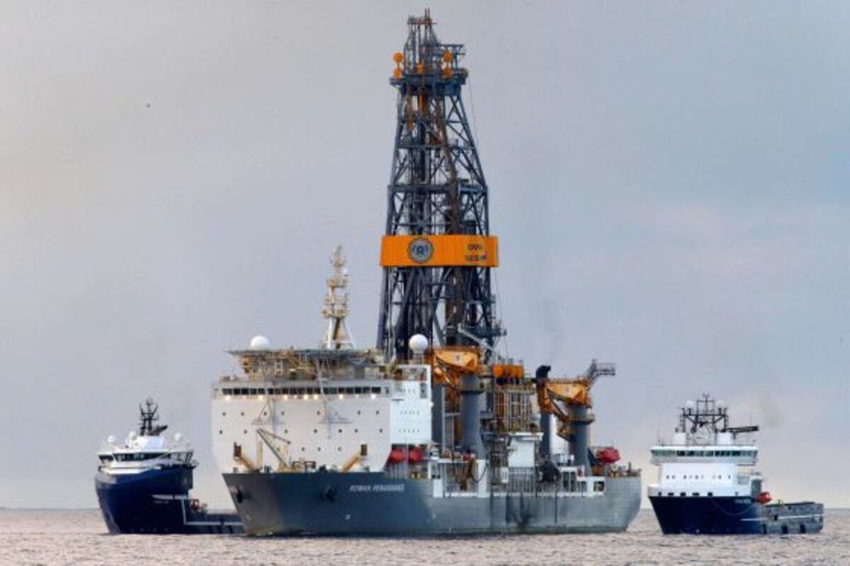 Rowan Renaissance Repsol begins searching for oil off Canary Islands coast | Spain | EL ...