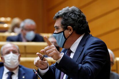 El ministro de Inclusión, Seguridad Social y Migraciones, José Luis Escrivá, en el Senado.