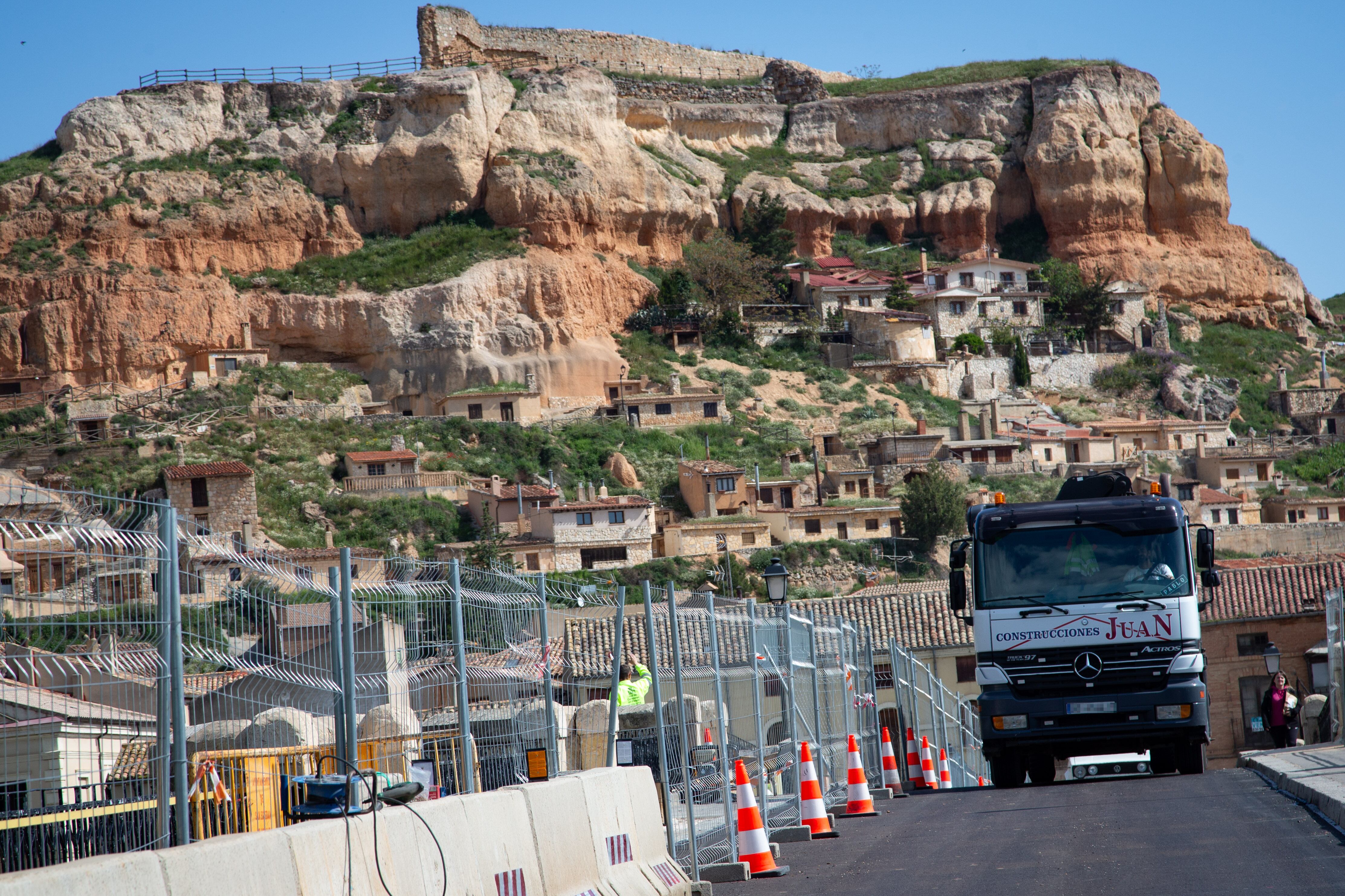 Puente renovado, viejos problemas en San Esteban de Gormaz: “Los camiones lo están matando”