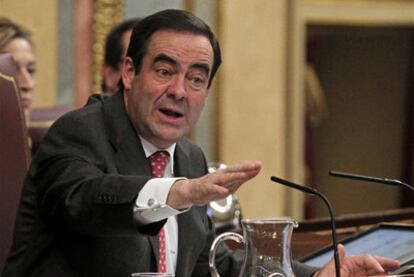 José Bono, presidente del Congreso de los Diputados, en un pleno.