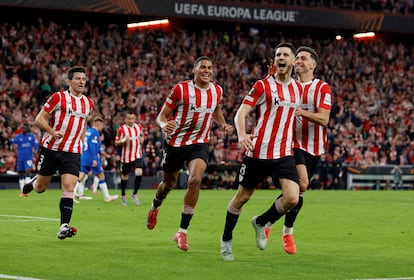 Oihan Sancet celebra el primer gol del Athletic ante el Glasgow.