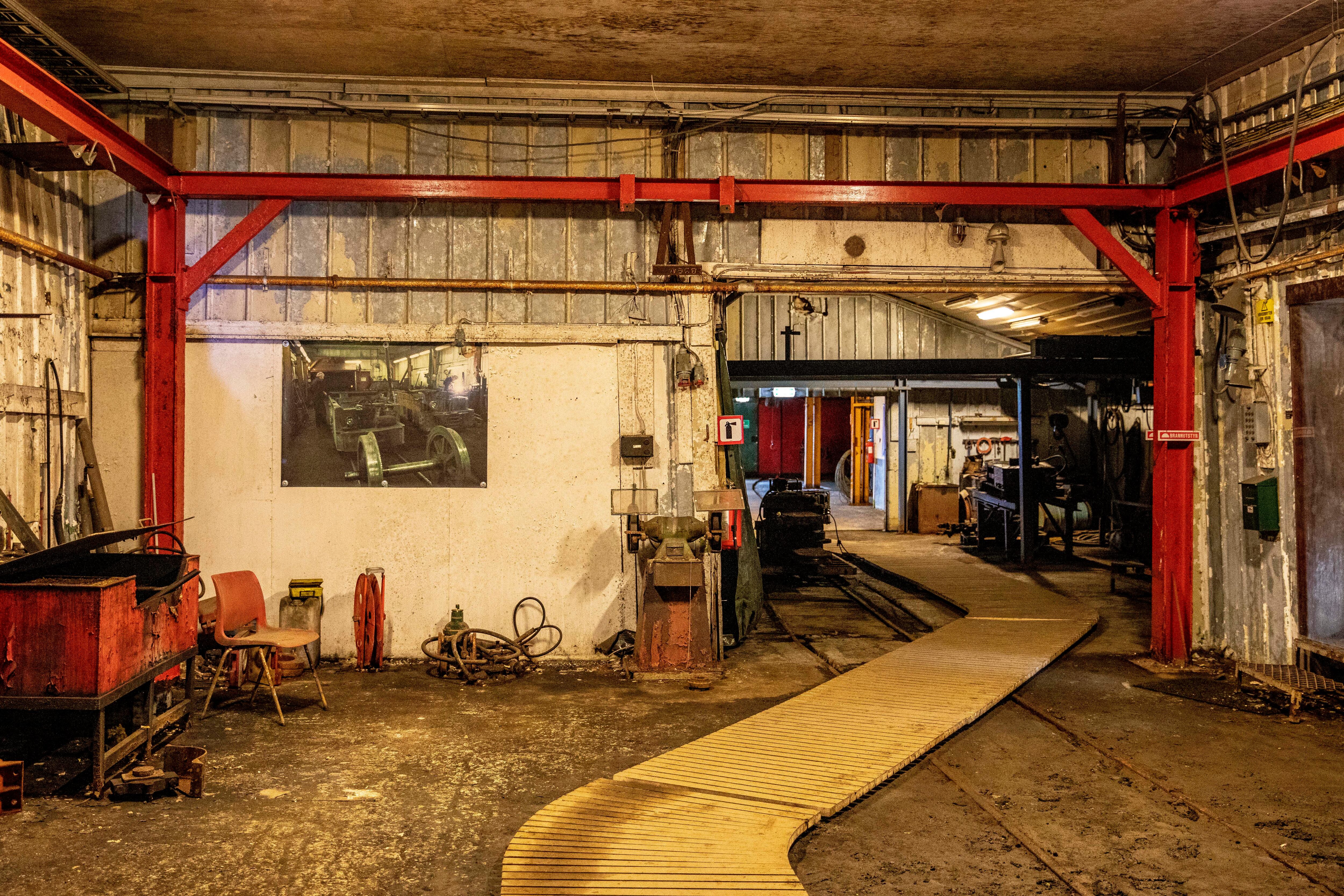El interior de la antigua mina de carbón en el que se encuentra el almacén.