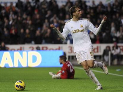 Michu festeja un gol con el Swansea.