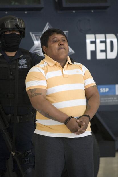 La Policía Federal mexicana presenta a Julio de Jesús Radilla Hernández, alias 'El Negro' , líder del cartel del Pacífico Sur