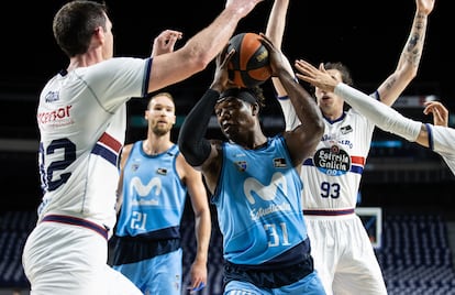 Ángel Delgado, en el partido Estudiantes-Obradoiro. acbphoto