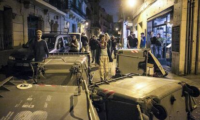 Residents of the Gràcia district inspect the damage caused by this week's violence.