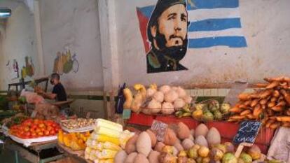 Puesto de frutas y verduras en La Habana Vieja.