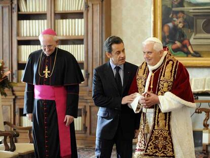 Nicolas Sarkozy junto a  Benedicto XVI