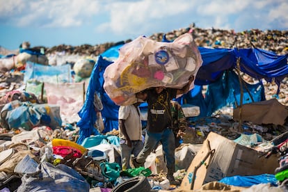Around 1,000 people work every day in the Duquesa landfill.