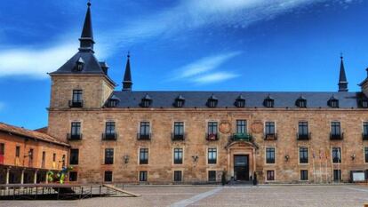 Palacio ducal, actualmente Parador Nacional.