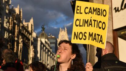 Protesta en el centro de Madrid el pasado abril para demandar al Gobierno políticas contra el cambio climático.