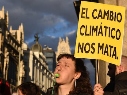 Protesta en el centro de Madrid el pasado abril para demandar al Gobierno políticas contra el cambio climático.