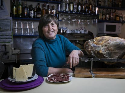 Ilda Pinto regenta el bar Luna en la calle Santa Teresa en Madrid. 