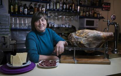 Ilda Pinto regenta el bar Luna en la calle Santa Teresa en Madrid.
