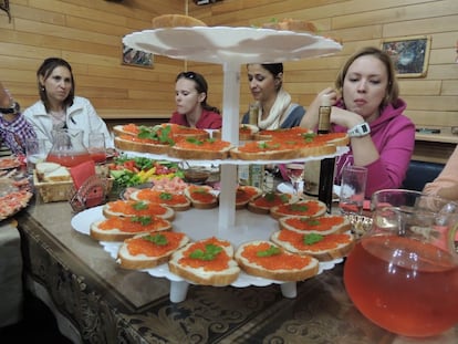 Comida en establecimiento turístico en Yasnomorski (isla de Sajalín).