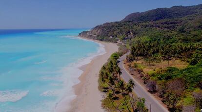 Carretera frente a la playa Municipio Ojeda