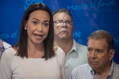 María Corina Machado y Edmundo González denuncian la detención de dos colaboradores de la campaña presidencial del opositor, este 17 de junio en Caracas.