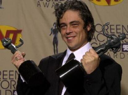 Benicio del Toro, el domingo por la noche en Los Ángeles, al recoger sus premios por <i>Traffic.</i>