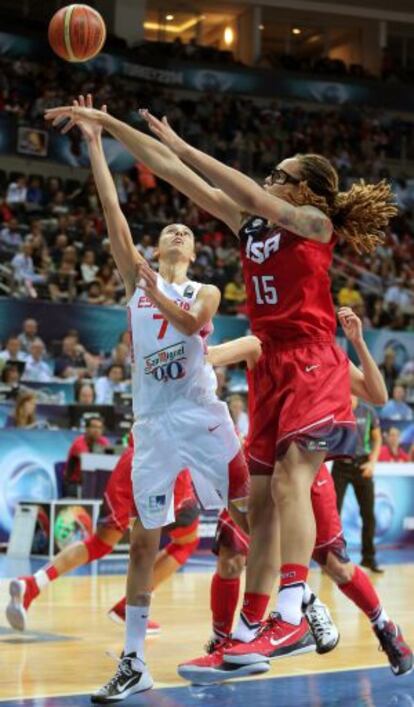 Alba Torrens ante Brittney Griner