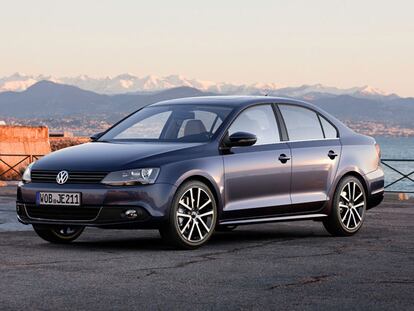 Con 4,64 metros de largo, el nuevo Jetta se aleja del Golf (4,21 metros).