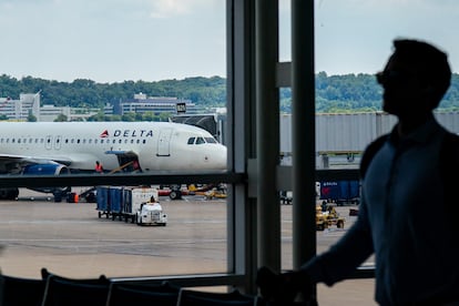 Un avión de Delta en el Aeropuerto Nacional Ronald Reagan de Washington, el 3 de julio de 2025.