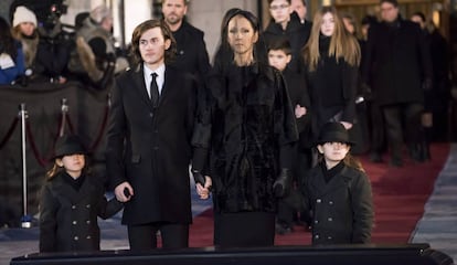 Céline Dion, junto a sus tres hijos, en el funeral celebrado por su marido, René Angélil, el pasado enero en la basílica de Notre-Dame de Montreal.