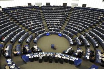 Vista general del hemiciclo de la Eurocámara durante un debate sobre las fronteras interiores en el Espacio Schengen, en Estrasburgo (Francia). EFE/Archivo