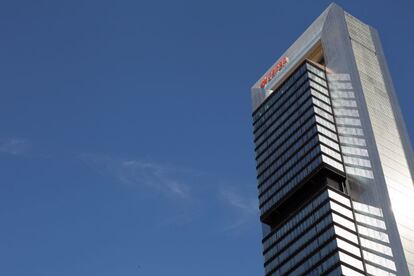 La torre Cepsa, en el complejo de las Cuatro Torres de Madrid.