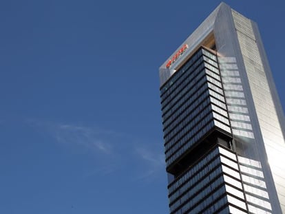 La torre Cepsa, en el complejo de las Cuatro Torres de Madrid.