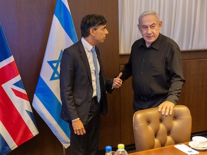 El primer ministro británico, Rishi Sunak, junto al primer ministro israelí, Benjamín Netanyahu, en Jerusalén, el 18 de octubre.