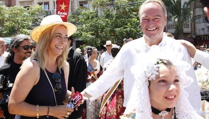 Sonia Castedo y el presidente de la Generalitat, Alberto Fabra en las pasadas fiestas de Fogueres.