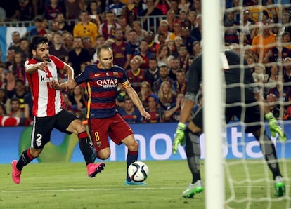 Iniesta seguido por Boveda