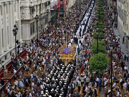 La lluvia da una tregua a las procesiones de Sevilla