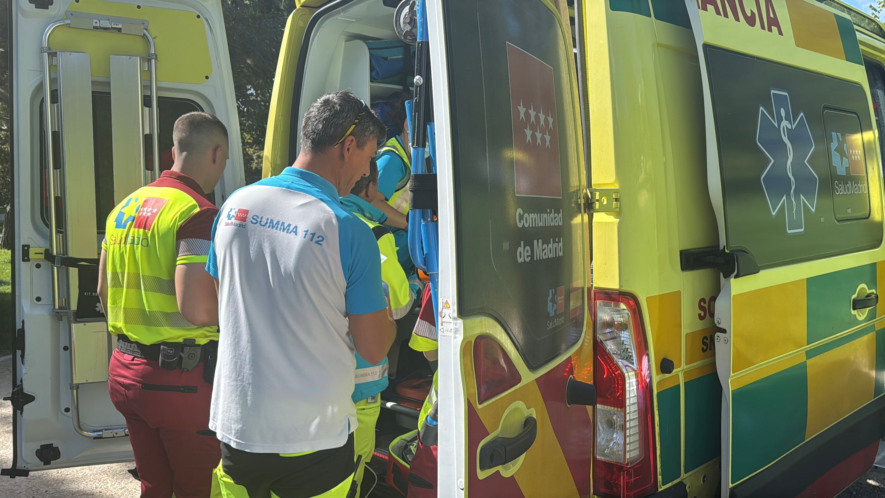 Muere un trabajador al volcar la máquina que manejaba en el parque de Enrique Tierno Galván de Madrid