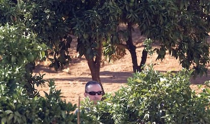 Jos&eacute; Bret&oacute;n during Tuesday&#039;s police search of his family estate, Las Quemadillas.