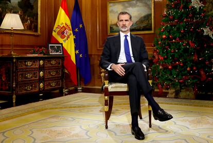 El rey Felipe VI pronuncia su tradicional discurso de Navidad, desde el Palacio de La Zarzuela.