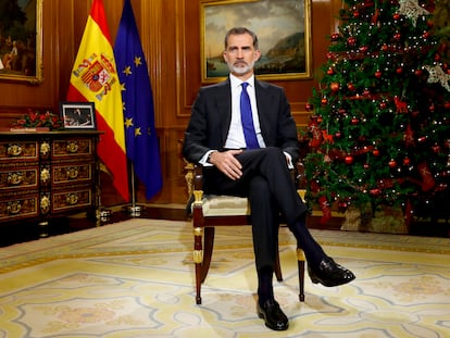 El rey Felipe VI pronuncia su tradicional discurso de Navidad, desde el Palacio de La Zarzuela.