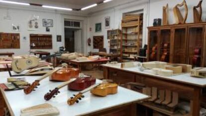 Aula de Lutería Antigua en la Escola de Artes e Oficios de Vigo.